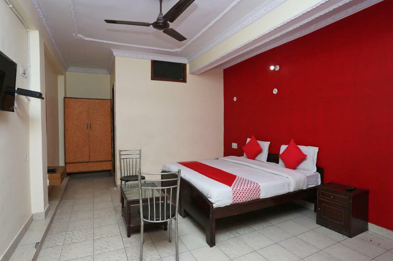 Oyo 39830 Hotel Esquire Meerut Exterior photo