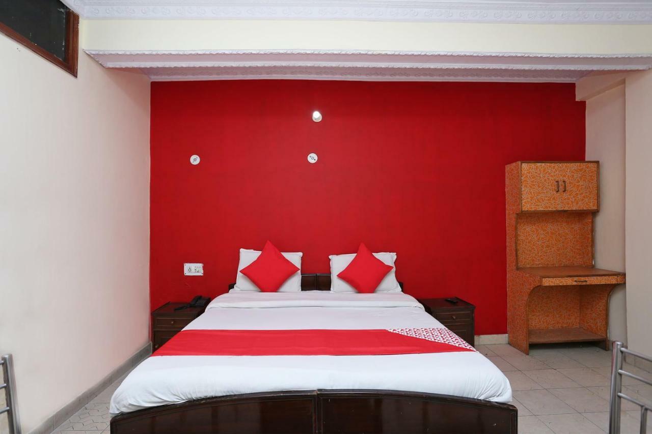 Oyo 39830 Hotel Esquire Meerut Exterior photo