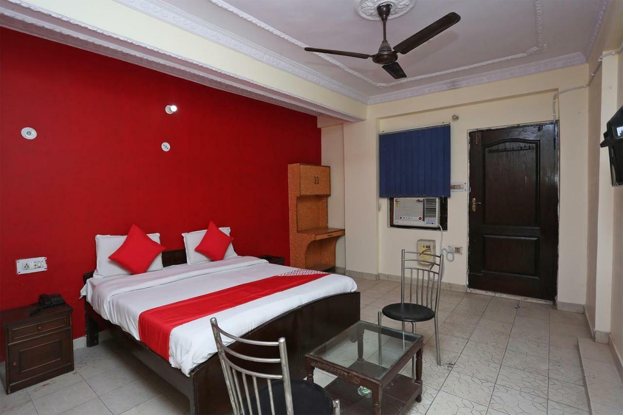 Oyo 39830 Hotel Esquire Meerut Exterior photo
