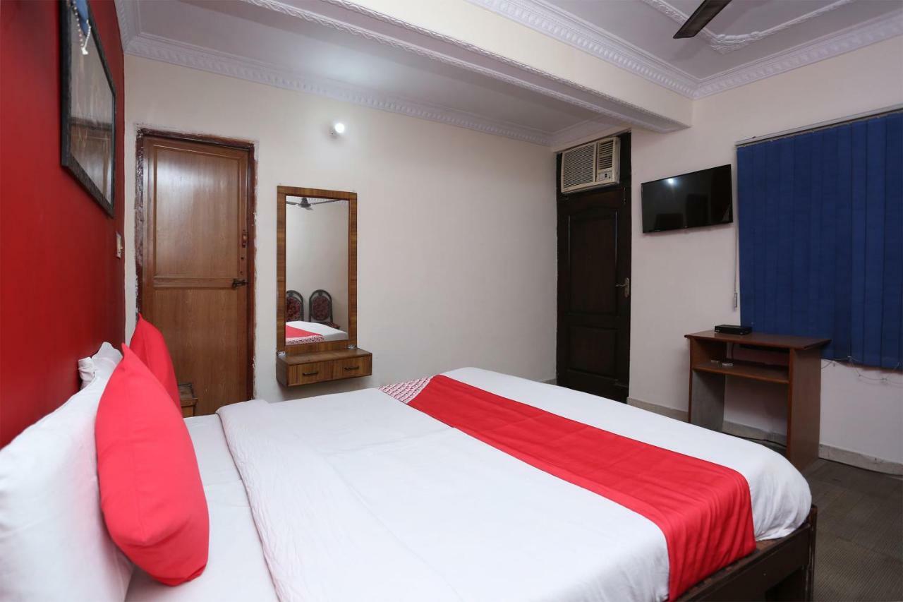 Oyo 39830 Hotel Esquire Meerut Exterior photo
