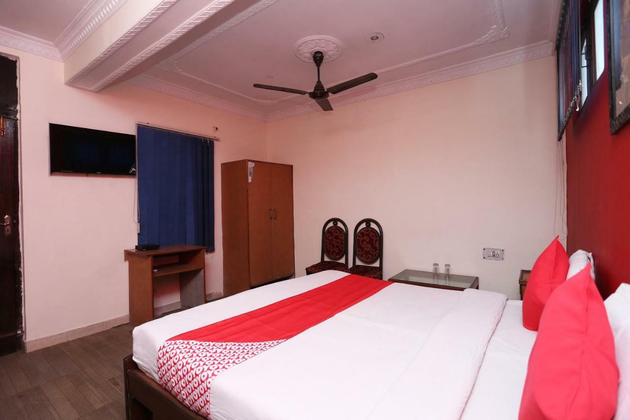 Oyo 39830 Hotel Esquire Meerut Exterior photo