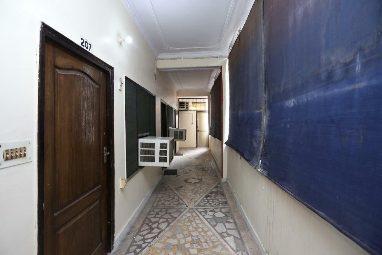 Oyo 39830 Hotel Esquire Meerut Exterior photo