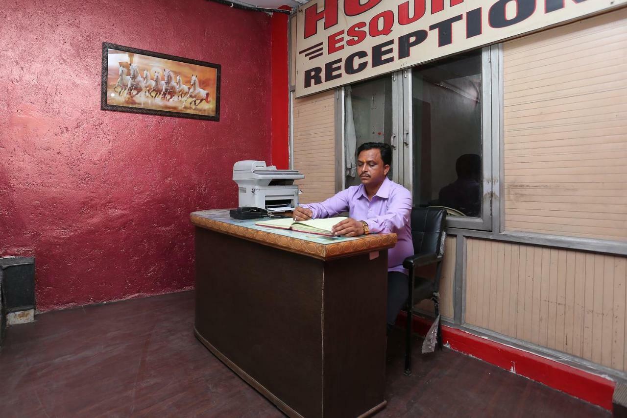 Oyo 39830 Hotel Esquire Meerut Exterior photo