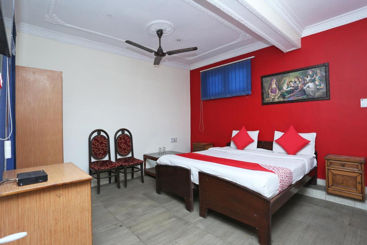 Oyo 39830 Hotel Esquire Meerut Exterior photo